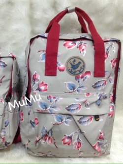 กระเป๋าเป้ผ้าสะพายหลัง mumu ผ้าเคลือบกันน้ำ ลายดอกไม้เทาเแดงชมพู (Size L)