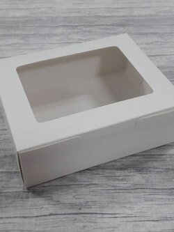 กล่องขนม กล่องบราวนี่ กล่องขนมเปี๊ยะ กล่องชิฟฟ่อน กล่องช้อคโกแลต กล่องทาร์ตไข่ ขนาด 14.8 x 17.8 x 5.5 ซม.สีขาว ราคา 150 บาท ต่อแพ็ค(20 ใบ)