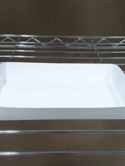 ถาดใส่ขนม ถาดขนมปัง ถาดชิม ถาดอาหารฟู้ดเกรด สีขาว กว้าง 10.0 x ยาว 17.0 x สูง 2.3 ซม. (กระดาษหนา 300 แกรม) ราคา 120 บาท ต่อแพ็ค (100ใบ)