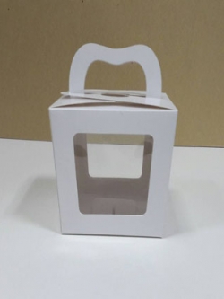 กล่องหูหิ้วแบบหน้าต่างพลาสติก 2 ด้าน กล่องคุ๊กกี้ กล่องขนม กล่องคัพเค้ก กล่องเค้ก กล่องเบเกอรี่ สีขาว ขนาด 9x9x10 ซม.ราคา 115 บาทต่อแพ็ค(20ใบ)