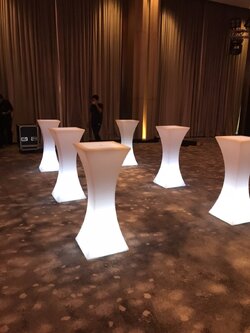 RENT/ให้เช่า: โต๊ะค๊อกเทลเรืองแสง ไฟ LED รุ่น NEW YORK(นิวยอร์ก)