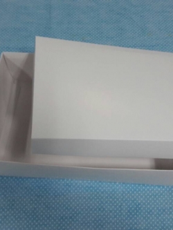 กล่องฝาครอบ กล่องของขวัญ กล่องแบบมีฝาครอบ กล่องอเนกประสงค์ ขนาด 22.0 x 34.0 x 9 ซม. สีขาว (แบบฝาทึบ) ราคา 760 บาท ต่อแพ็ค (20 ใบ)