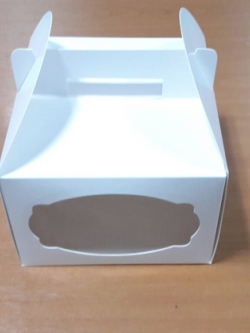 กล่องหูหิ้ว กล่องเค้ก 1 ปอนด์ กล่องเค้กทรงสูง กล่องบราวนี่ กล่องคุ๊กกี้ กล่องชิฟฟ่อน กล่องเค้ก กล่องขนม สีขาว กว้าง 20.5 x ยาว 20.5 x สูง 12.0 ซม. ราคา 570 บาทต่อแพ็ค(20ใบ)