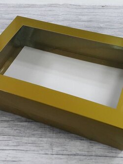 กล่องฝาครอบ กล่องแบบมีฝาครอบ กล่องของขวัญ กล่องอเนกประสงค์ ขนาด 20.5 x 30.0 x 7.0 cm. สีทอง ขัดเงา (แบบฝาหน้าต่างพลาสติก) ราคา 695 บาท ต่อแพ็ค (20 ใบ)
