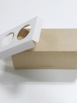 กล่องคัพเค้ก 3 ชิ้น กล่องขนม สีคราฟท์น้ำตาลอ่อน ขนาด 9.0 x 24.0 x สูง 9.0 ซม. พร้อมฐานรอง (ช่องคัพเค้กกว้าง 5.5 ซม.) ราคา 290 บาท ต่อแพ็ค (20ใบ)