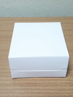 กล่องบราวนี่ 1 ชิ้น กล่องขนม กล่องสแน็ค ขนาด 9.0 x 9.0 x 4.0 ซม.สีขาว ราคา 65 บาทต่อแพ็ค (20 ใบ)