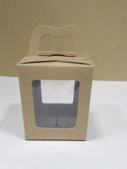 กล่องหูหิ้วแบบหน้าต่างพลาสติก 2 ด้าน ขนาด 9x9x10ซม. กล่องคุ๊กกี้ กล่องขนม กล่องคัพเค้ก กล่องเค้ก กล่องเบเกอรี่ สีคราฟท์น้ำตาลอ่อน ราคา 125 บาทต่อแพ็ค(20ใบ)