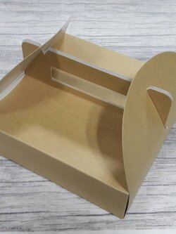 กล่องพิซซ่า กล่องใส่พิซซ่า ขนาด 7 นิ้ว กล่องอาหาร สีคราฟท์น้ำตาลอ่อน มีหูหิ้ว ขนาด 17.5x17.5x5.0 ซม. ราคา 200 บาท ต่อแพ็ค (20 ใบ)