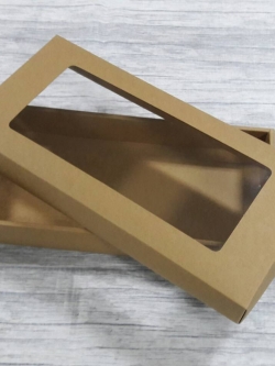 กล่องแบบมีฝาครอบ กล่องอเนกประสงค์ กล่องของขวัญ สีคราฟท์น้ำตาล ขนาด 14.0 x 29.5 x 4.0 cm. แบบมีหน้าต่าง ราคา 420 บาท ต่อแพ็ค (20 ใบ)