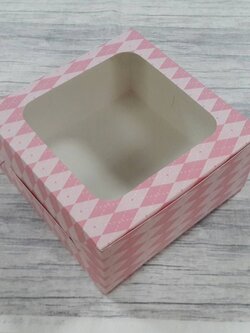 กล่องเค้ก กล่องเค้ก 1 ปอนด์ กล่องขนม กล่องเบเกอรี่ กล่องคัพเค้ก สีลายชมพู ขนาด 20.5x20.5x10 ซม. ราคา 330 บาท (20ใบ/แพ็ค)