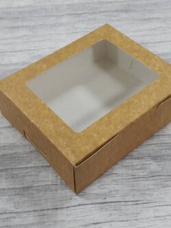 กล่องขนม กล่องบราวนี่ กล่องขนมเปี๊ยะ กล่องชิฟฟ่อน กล่องช้อคโกแลต กล่องทาร์ตไข่ ขนาด 14.8 x 17.8 x 5.5 ซม.สีคราฟท์น้ำตาลอ่อน ราคา 165 บาท ต่อแพ็ค(20 ใบ)