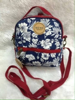กระเป๋าเป้ได้สะพายได้ mumu ลายดอกไม้น้ำเงิน ขาว