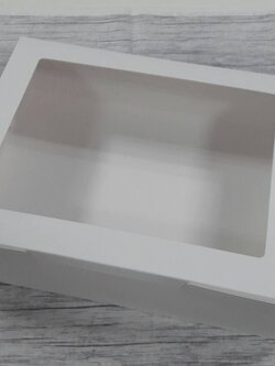 กล่องขนม กล่องโดนัท กล่องชิฟฟ่อน กล่องอเนกประสงค์ ขนาด 28 x 35 x 9 ซม.สีขาว (หน้าต่างพลาสติก) ราคา 540 บาทต่อแพ็ค (20ใบ) (กระดาษหนา 350 แกรม)