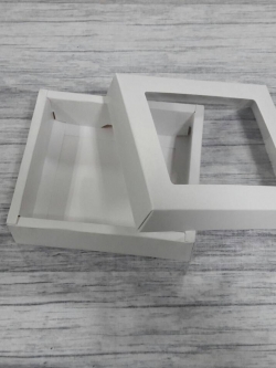 กล่องของขวัญ กล่องฝาครอบ กล่องของที่ระลึก กล่องอเนกประสงค์ กล่องของใช้ กล่องใส่ผ้าไหม ขนาด 13x14.5x4 ซม.(แบบมีหน้าต่างพลาสติก) สีขาว ราคา 295 บาทต่อแพ็ค (20 ใบ)