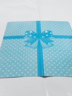 ฐานรองเค้ก 2 ปอนด์ แบบสี่เหลี่ยม ลายฟ้าจุด (ขนาด 24X24 ซม.) ราคา 100 บาทต่อแพ็ค (20 ชิ้น)