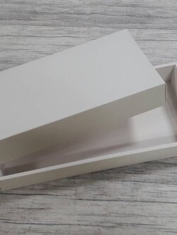 กล่องฝาครอบ กล่องของขวัญ กล่องอเนกประสงค์ กล่องแบบมีฝาครอบ สีขาว ขนาด 14.0x29.5x4.0ซม.(ฝาทึบ) ราคา 370 บาท ต่อแพ็ค (20 ใบ)