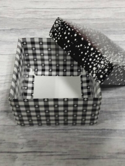 กล่องของขวัญ กล่องฝาครอบ ขนาด 9*9*5.7 ซม.กล่องของที่ระลึก กล่องอเนกประสงค์ กล่องของใช้ กล่องใส่ผ้าไหม สีดำ ราคา 265 บาท/20 ใบ