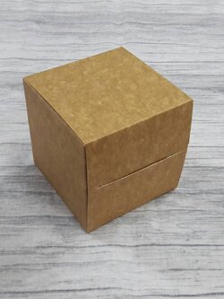 กล่องเค้กโรล กล่องขนม กล่องคัพเค้ก 1 ชิ้น กล่องเค้ก 1 ชิ้น สีคราฟท์หน้าขาวหลังน้ำตาล (CKB) ขนาด 9.0 x 9.0 x สูง 9.0 ซม. ราคา 120 บาทต่อแพ็ค (20ใบ)