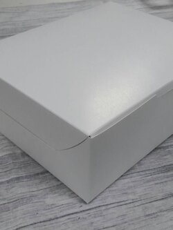 กล่องขนม กล่องเค้ก กล่องคัพเค้ก กล่องบราวนี่ กล่องชิฟฟ่อน กล่องสแน็ค ขนาด 17.5x22.0x7.4 ซม. สีขาว แบบฝาทึบ ราคา 210 บาท(ต่อแพ็ค20ใบ)