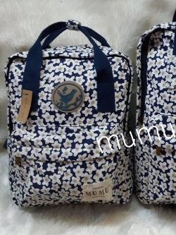 กระเป๋าเป้ผ้าสะพายหลัง mumu ลายดอกไม้ น้ำเงิน ขาว (Size S)