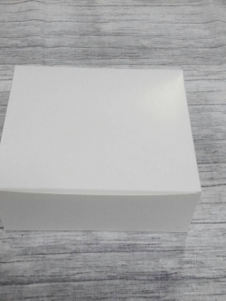 กล่องบราวนี่ กล่องชิฟฟ่อน กล่องขนม Snack Box กล่องสแน็ค กล่องอาหารว่าง ขนาด 14 x 16 x 6.5 ซม. สีขาว ราคา 135 บาท (20ใบ/แพ็ค)