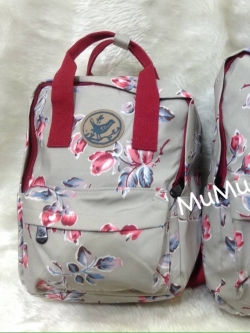 กระเป๋าเป้ผ้าสะพายหลัง mumu ผ้าเคลือบกันน้ำ ลายดอกไม้เทาเแดงชมพู (Size S)