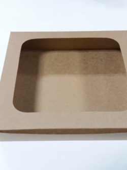 กล่องบราวนี่ กล่องชิฟฟ่อน กล่องเค้กครึ่งปอนด์ กล่องทาร์ตไข่ กล่องขนมเปี๊ยะ กล่องพาย กล่องช็อกโกแลต สีคราฟท์น้ำตาล กว้าง 20.0 x ยาว 20.0 x สูง 5.0 ซม.ราคา 205 บาท ต่อแพ็ค (20ใบ)