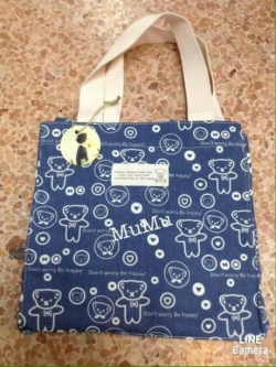 กระเป๋าผ้าสะพายข้าง Mumu ลายหมีน้ำเงิน