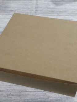 กล่องไม่มีหน้าต่าง (ฝาทึบ) 24.5x24.5x6.5 ซม.กล่องเค้ก 2 ปอนด์ทรงเตี้ย กล่องคัพเค้ก กล่องขนม สีคราฟท์น้ำตาลเข้ม ราคา 275 บาทต่อแพ็ค (20ใบ)