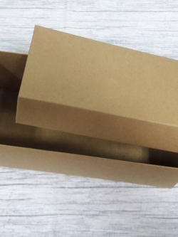 กล่องแบบมีฝาครอบ กล่องอเนกประสงค์ กล่องของขวัญ ขนาด 12x26x 9.5 cm. สีคราฟท์น้ำตาลเข้ม (แบบฝาทึบ) ราคา 515 บาท ต่อแพ็ค (20 ใบ)