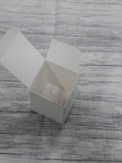 กล่องเอนกประสงค์ แบบทรงฝาปิดเปิด ท้ายก้นขัด กล่องของขวัญ กล่องเครื่องสำอางค์ สีขาว ขนาด 5x5x5.5 ซม. ราคา 190 บาทต่อแพ็ค(50 ใบ) กระดาษหนา 300 แกรม