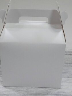 กล่องหูหิ้ว กล่องอเนกประสงค์ กล่องคุ๊กกี้ กล่องขนม กล่องของขวัญ ขนาด 12 x 20 x สูง 17 ซม.สีขาว ราคา 290 บาทต่อแพ็ค (20ใบ)