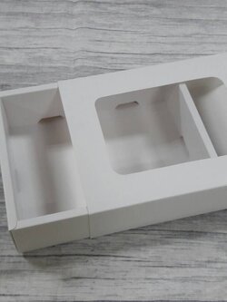 กล่องสไลด์ กล่องของขวัญ กล่องของที่ระลึก กล่องอเนกประสงค์ กล่องแบบฝาสไลด์ ขนาด 15.0x19.0x5.0 ซม.สีขาว (หน้าต่างพลาสติก) ราคา 395 บาทต่อแพ็ค(20 ใบ)