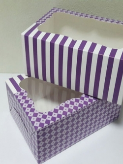 กล่องเค้ก กล่องคัพเค้ก 6 ชื้น กล่องขนม กล่องเค้กครึ่งปอนด์ กล่องเบเกอรี่ ลายม่วงสดใส 16x22.6x9ซม.ราคา 320 บาท(20ใบ/แพ็ค)