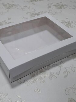 กล่องบราวนี่ กล่องชิฟฟ่อน กล่องขนมเปี๊ยะ กล่องพาย ขนาด 20.5x26.0x5.0 ซม.สีขาว ราคา 265 บาทต่อแพ็ค 20ใบ (กระดาษหนา 300 แกรม)