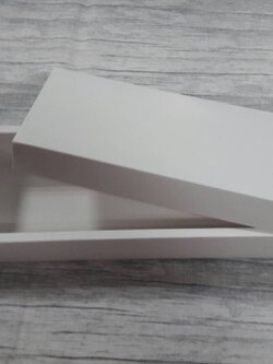 กล่องของขวัญ กล่องฝาครอบ กล่องขนม กล่องอเนกประสงค์ สีขาว ขนาด 11 x 28.5 x 5 ซม. (แบบฝาทึบ) ราคา 355 บาทต่อแพ็ค (20 ใบ)