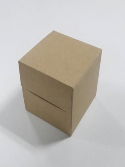 กล่องเค้กโรล กล่องขนม กล่องคัพเค้ก 1 ชิ้น กล่องเค้ก 1 ชิ้น สีคราฟท์หน้าขาวหลังน้ำตาล ขนาด 9.0 x 9.0 x สูง 9.0 ซม. ราคา 120 บาทต่อแพ็ค (20ใบ)