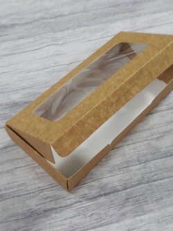 กล่องบราวนี่ กล่องขนม กล่องเอนกประสงค์ กล่องทรงหูช้างแบบฝาเสียบหน้า สีคราฟท์น้ำตาลอ่อน(CKB) ขนาด 10x20.5x3.8 ซม.(ฝาหน้าต่างพลาสติก) ราคา 205 บาทต่อแพ็ค (20 ใบ)