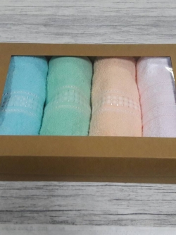 กล่องใส่ผ้าขนหนู กล่องใส่ผ้าเช็ดผม กล่องใส่ผ้าเช็ดตัว กล่องใส่ผ้าพาดคอนักกีฬา ขนาด 20.5 x 30.0 x7.0 cm. สีคราฟท์น้ำตาลเข้ม (แบบฝาหน้าต่างพลาสติก) ราคา 670 บาท ต่อแพ็ค (20 ใบ)