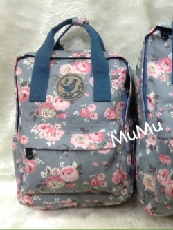 กระเป๋าเป้ผ้าสะพายหลัง mumu ผ้าเคลือบกันน้ำ ลายดอกไม้น้ำเงินเทาชมพู (Size S)