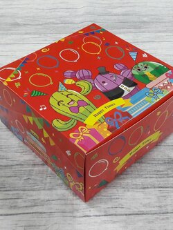 กล่องคัพเค้ก 4 ชิ้น (แบบไม่มีฐานรอง) กล่องเค้กครึ่งปอนด์ กล่องขนม กล่องสแน็ค Snack Box กล่องคอฟฟี่เบรค สีแดงแฮปปี้ไทม์ ขนาด 15.0x15.0x7.6 ซม. (แพ็คละ 150 บาทต่อ 20ใบ)