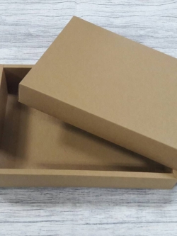 กล่องของขวัญ กล่องฝาครอบ กล่องของที่ระลึก กล่องอเนกประสงค์ กล่องของใช้ กล่องพวงมาลัย กล่องใส่ผ้าไหม ขนาด 19.6 x 27.2 x 5 ซม.สีคราฟท์น้ำตาลเข้ม (ฝาทึบ) ราคา 470 บาท/20 ใบ