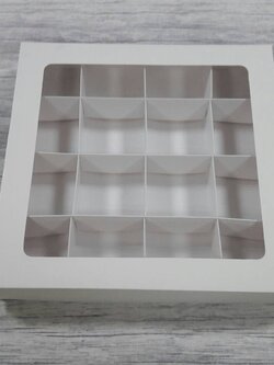 กล่องฝาครอบ กล่องของขวัญ กล่องแบบมีฝาครอบ กล่องอเนกประสงค์ ขนาด 31 x 31 x 4.5 ซม. สีขาว (แบบฝาหน้าต่างพลาสติก) พร้อมฐานตัวกั้นสินค้าแบบ 16 ช่อง ราคา 970 บาท ต่อแพ็ค (20 ใบ)