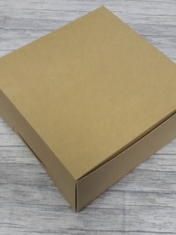 กล่องเค้ก 1 ปอนด์ กล่องคัพเค้ก กล่องไม่มีหน้าต่าง (ฝาทึบ) ขนาด 20.4x20.4.0x9.5 ซม.กล่องชิฟฟ่อน กล่องคุ๊กกี้ กล่องขนมสีคราฟท์น้ำตาลอ่อน ราคา 285 บาทต่อแพ็ค(20ใบ)