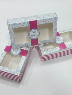 กล่องบราวนี่ 2-3 ชิ้น กล่องทรงแบน กล่องช็อคโกแลต กล่องขนม สีฟ้าชมพู กว้าง 8.0 x ยาว 15.0 x สูง 3.0 ซม. ราคา 100 บาท ต่อแพ็ค (20 ใบ)