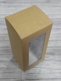กล่องของขวัญ กล่องอเนกประสงค์ สีคราฟท์น้ำตาลอ่อน ขนาด 8.5x7.5x18 ซม. กล่องของที่ระลึก กล่องเครื่องสำอางค์ กล่องของใช้ กล่องแบบฝาหัวท้าย มีหน้าต่างพลาสติก ราคา 175 บาทต่อแพ็ค(20 ใบ)