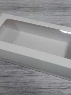 กล่องแบบมีฝาครอบ กล่องของขวัญ กล่องอเนกประสงค์ ขนาด 15x31x6.5 ซม. สีขาว แบบมีหน้าต่างพลาสติก ราคา 515 บาท ต่อแพ็ค(20 ใบ)