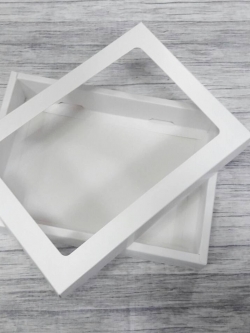 กล่องของขวัญ กล่องของที่ระลึก กล่องฝาครอบ กล่องอเนกประสงค์ กล่องของใช้ กล่องใส่ข้าวสาร กล่องหน้าต่างพลาสติก สีขาว ขนาด 16.2x22.5x4.5 ซม. ราคา 405 บาทต่อแพ็ค (20 ใบ)