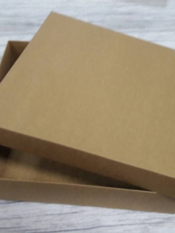 กล่องของขวัญ กล่องแบบมีฝาครอบ กล่องอเนกประสงค์ ขนาด 24 * 24 * 5 ซม. สีคราฟท์น้ำตาลเข้ม ราคา 530 บาท ต่อแพ็ค (20 ใบ)