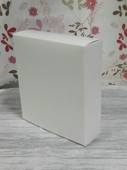 กล่องของขวัญ กล่องอเนกประสงค์ กล่องของที่ระลึก กล่องเครื่องสำอางค์ กล่องของใช้ กล่องแบบฝาหัวท้าย สีขาว ขนาด 6.0x19.3x21.0 ซม.ราคา 255 บาท(20 ใบ)